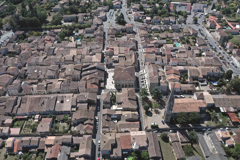 Visite guidée de la bastide de Miramont-de-Guy ...