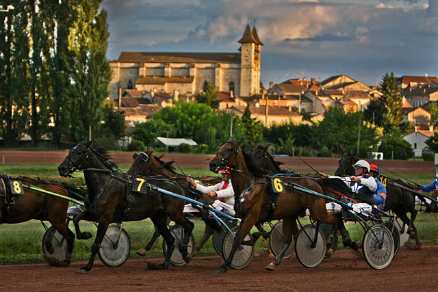 Courses hippiques en ... - Crédit: Société hippique Villeréal | CC BY-NC-ND 4.0