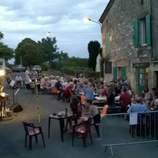 Petit marché de Montagnac sur Lède
