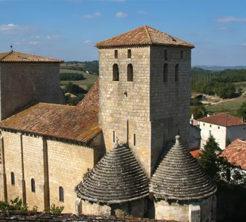 L'église romane d'Aubiac, une forteresse de pierre