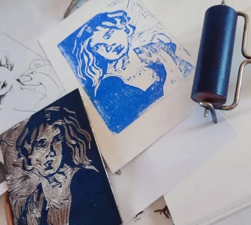 Atelier Jeunes au Musée Marzelles : Linogravure & tampon personnalisé