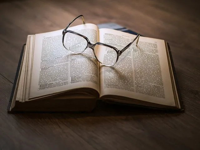 Lectures auprès du puits - Crédit: (pixabay) | CC BY-NC-ND 4.0