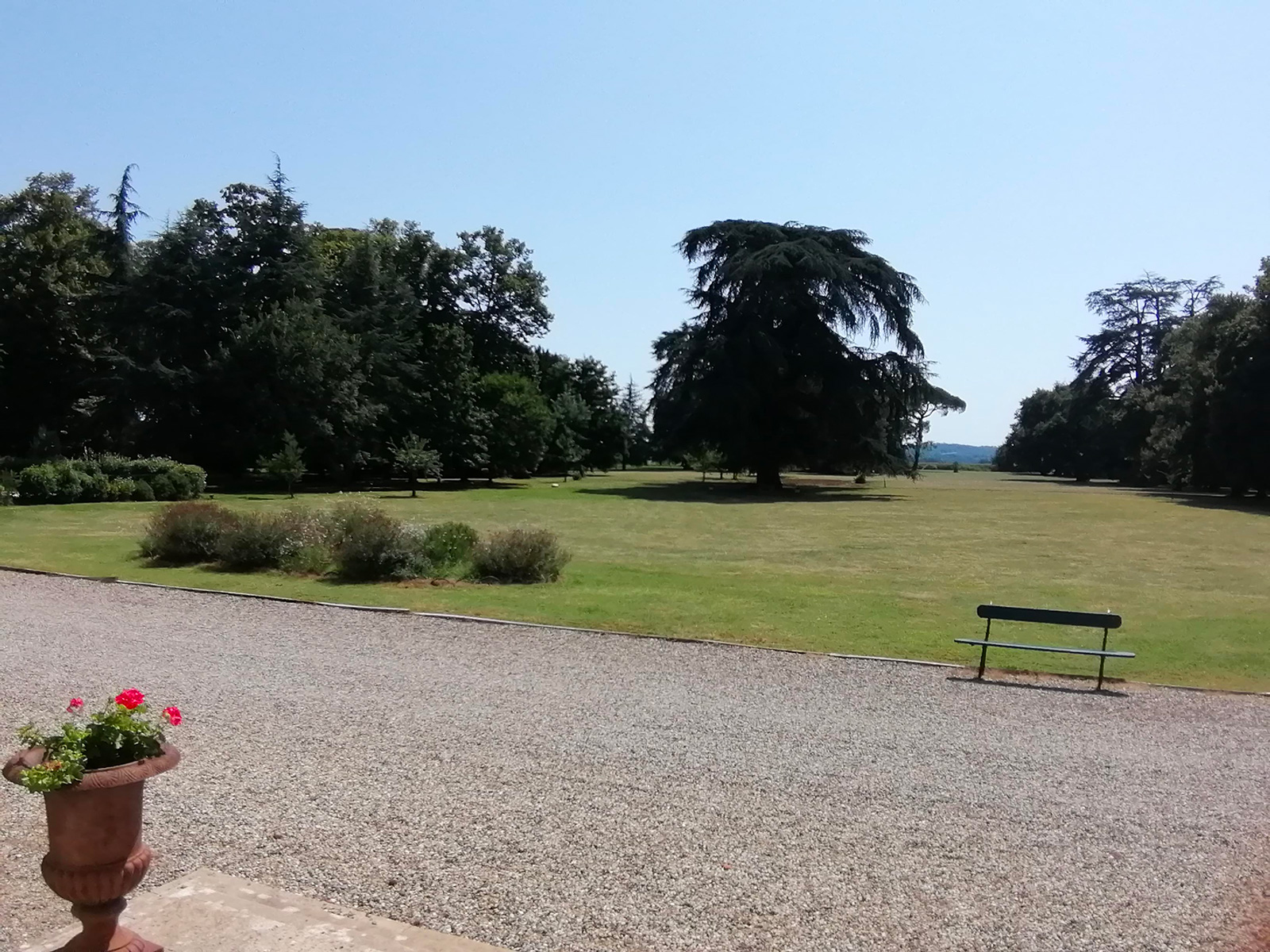 SaintDenis Castle and group meals / Conference Room