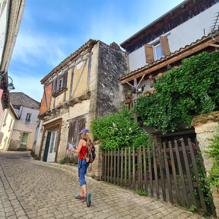 Visitez Cancon, un petit village très surprenant !