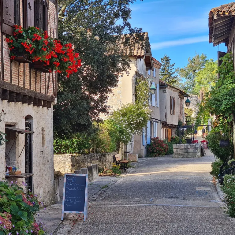Visite du village de Pujols