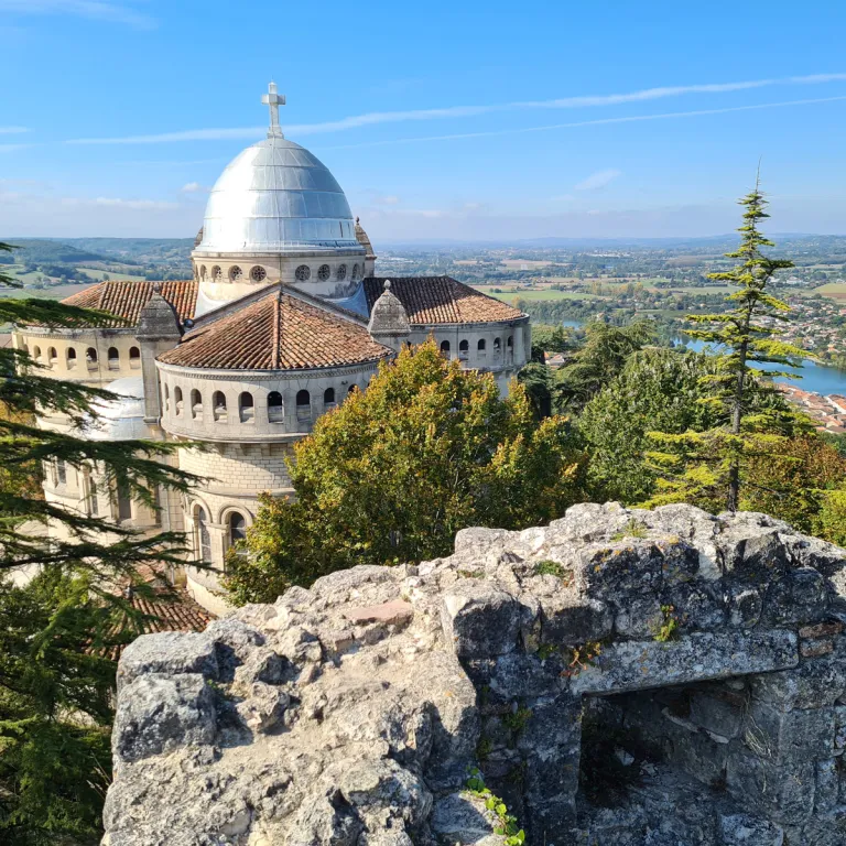 Visit of the medieval village of Penne d'Agena ...