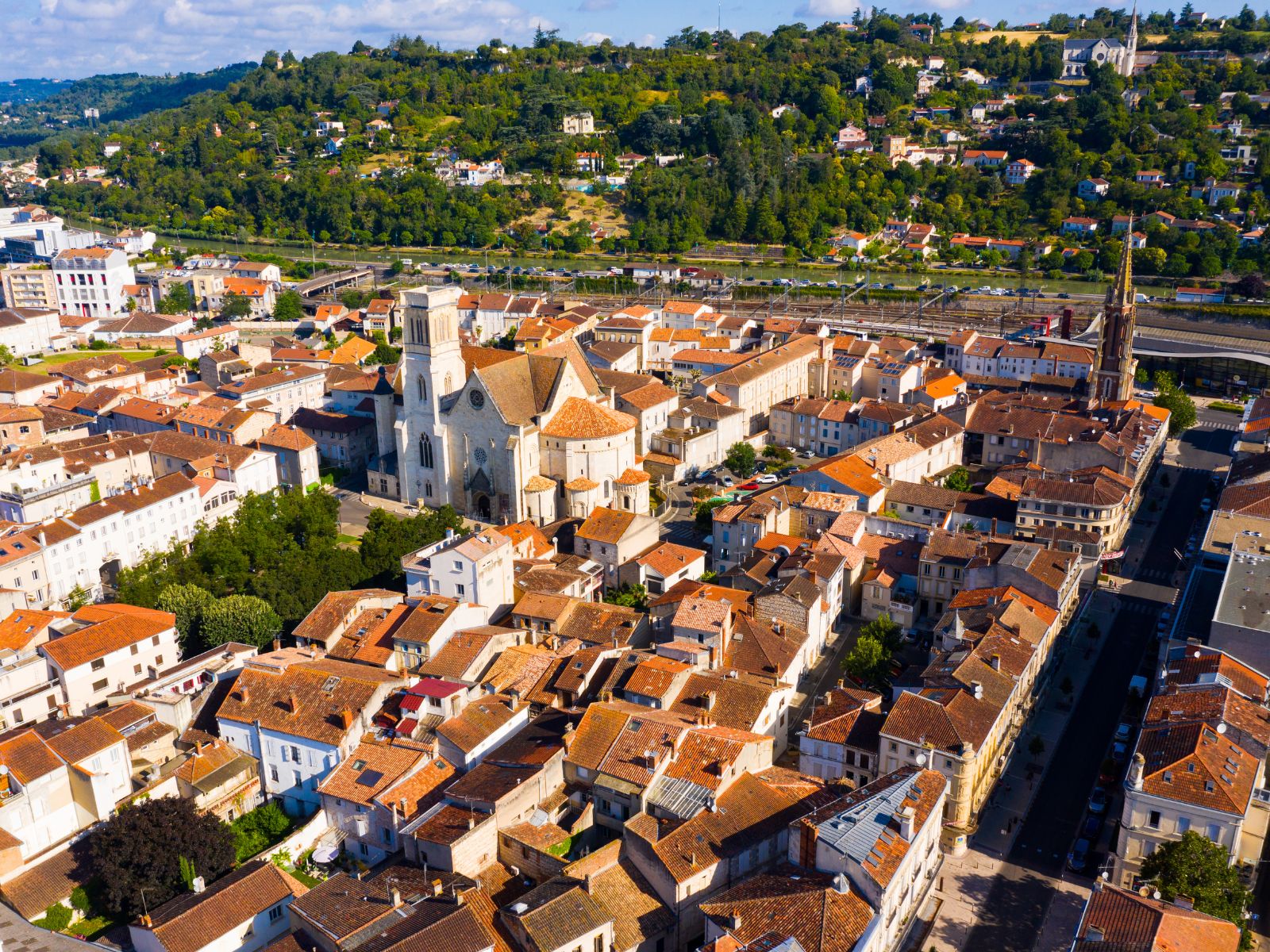 Visiter Agen en hiver : nos 5 bonnes raisons de découvrir la capitale du pruneau !