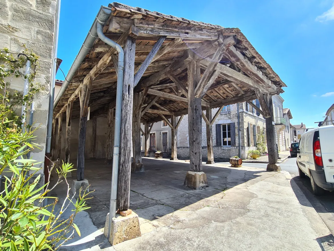 Allemans-du-Dropt hall