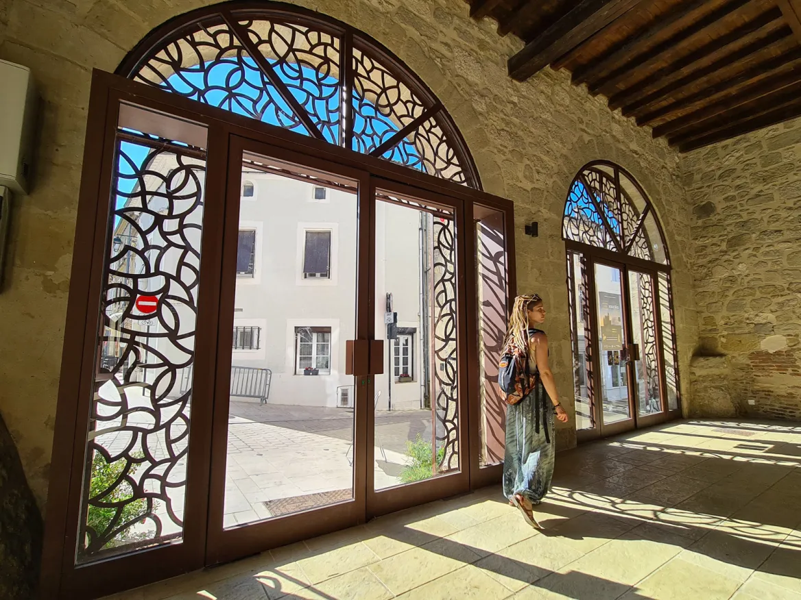 Intérieur de la Halle de Lauzun