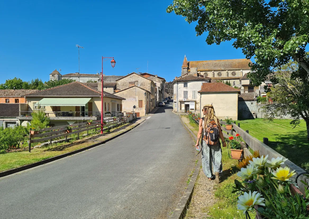 Lauzun bâti sur une colline