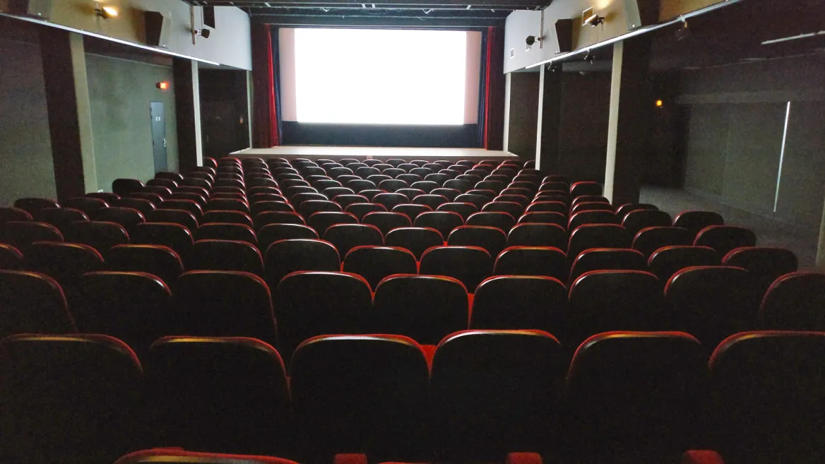 Go to the cinema when it's cold Photo: julien-andrieux--unsplash