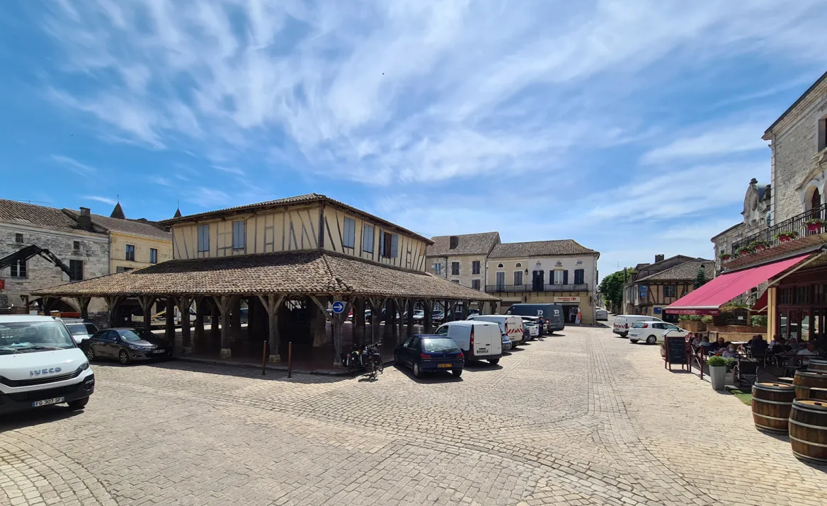 Central square of the Villeréal hall