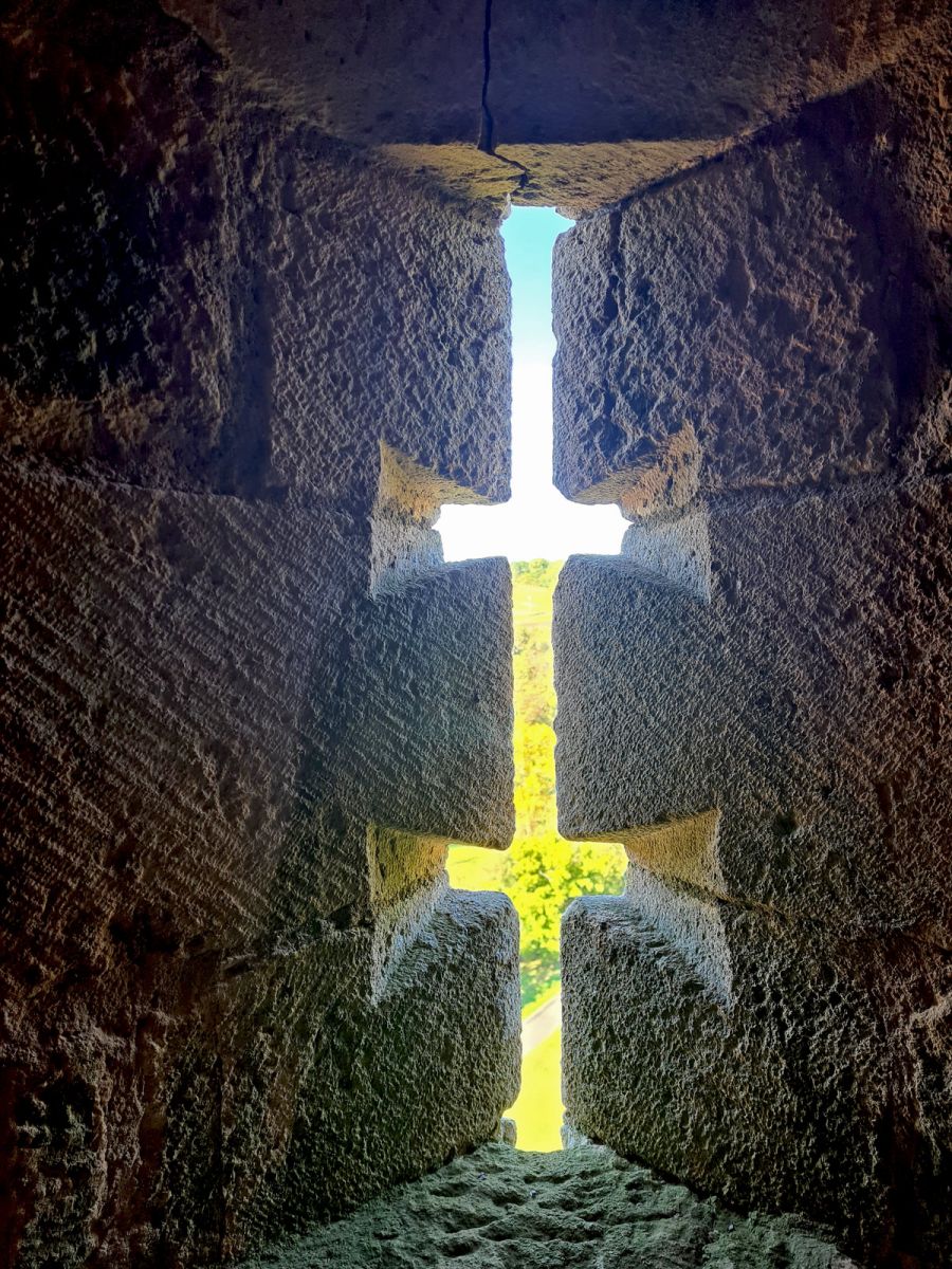 Gavaudun Castle loopholes
