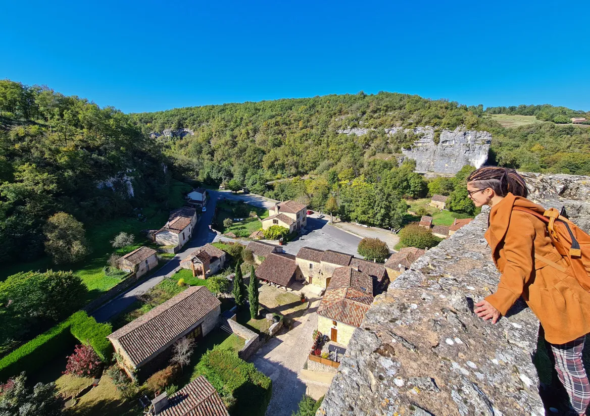 Chateau de Gavaudun esplanade view