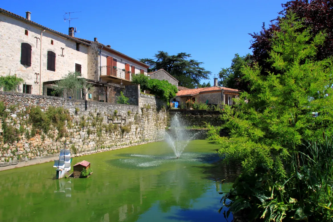 Le village de Moirax © AdobeStock Vouvraysan