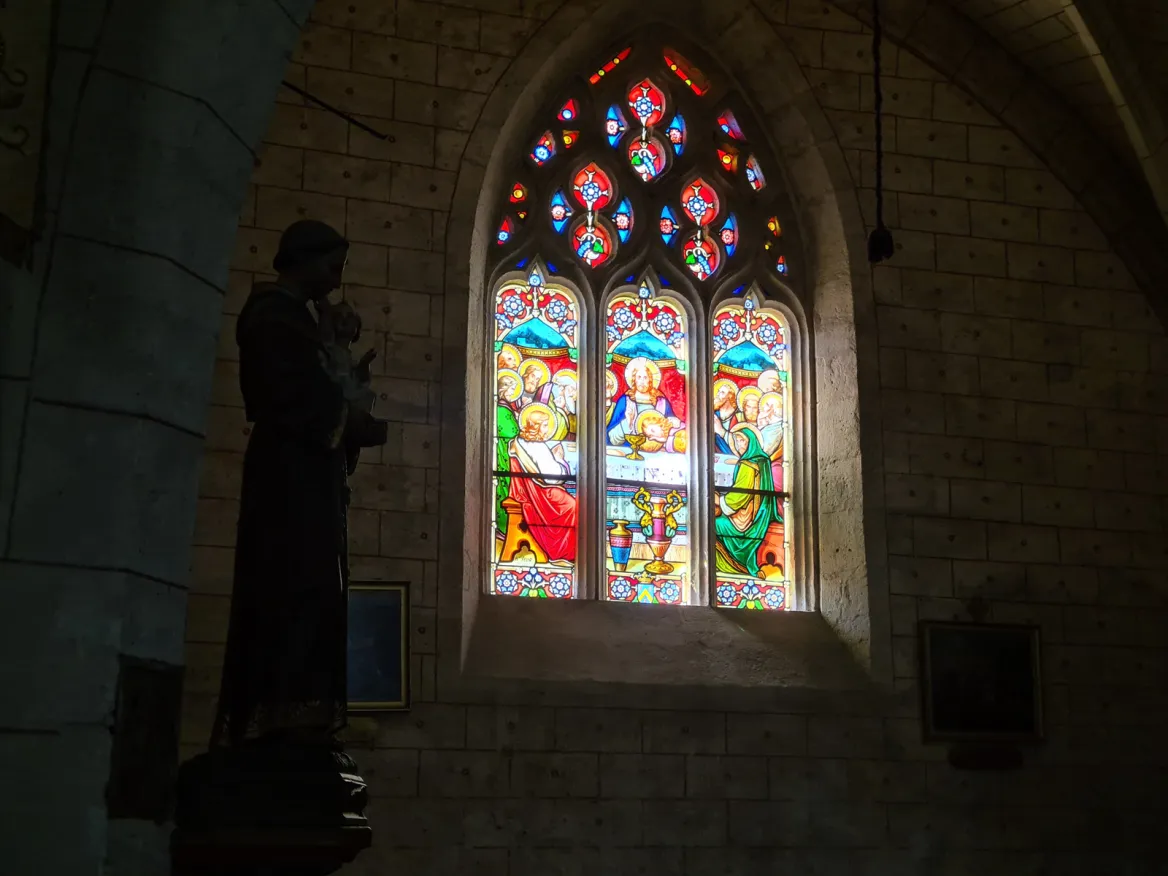 La Sauvetat-du-Dropt stained glass church