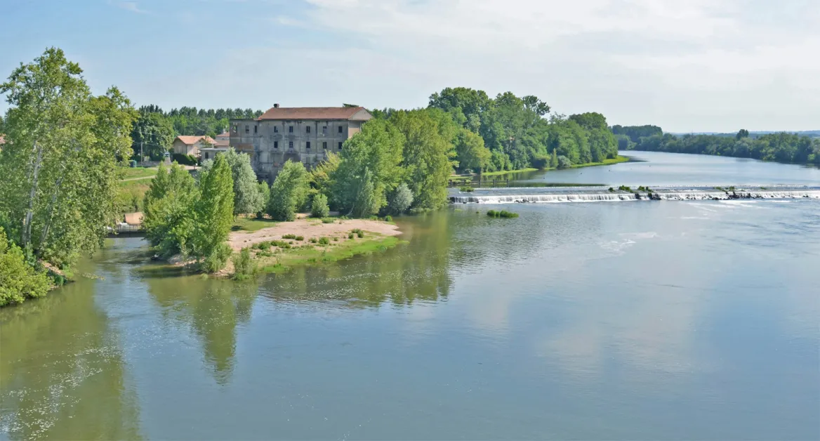 Confluence of the Lot and the Garonne
